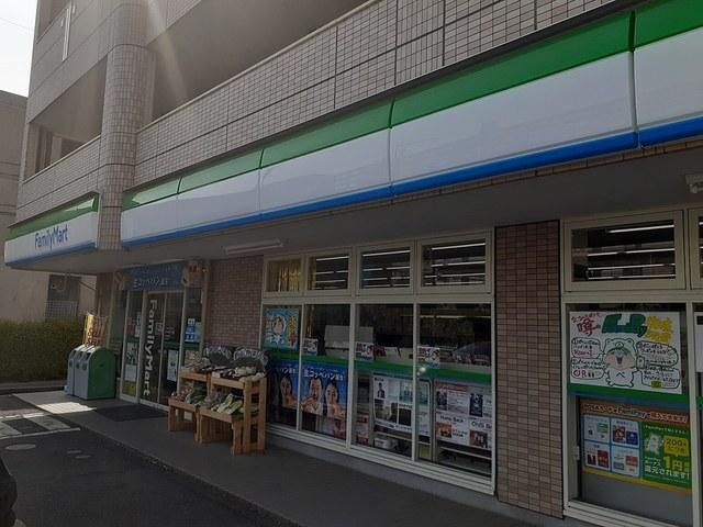 ファミリーマート：140m
