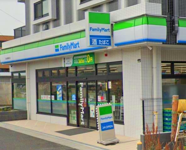 ファミリーマート西大宮駅南口店：850m