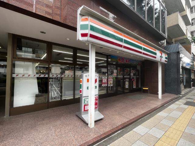 セブンイレブン芝大門2丁目店：179m