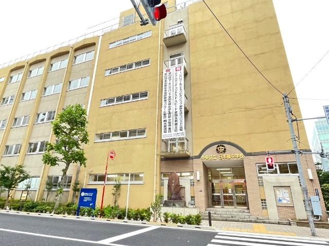 中央区立日本橋中学校：700m
