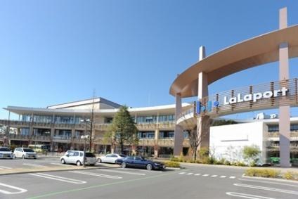成城石井ららぽーと横浜店：549m