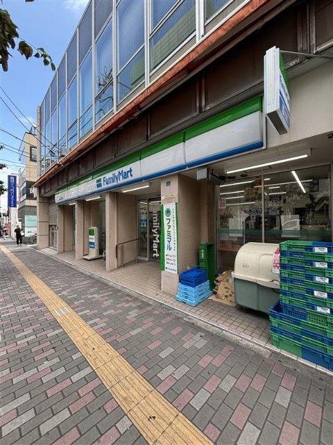 ファミリーマート駒込霜降橋店：200m