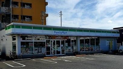 ファミリーマート高松国際ホテル：450m