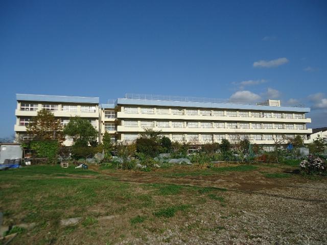 市川市立下貝塚中学校：606m