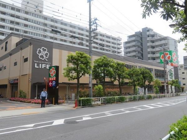 ライフ東砂店：266m