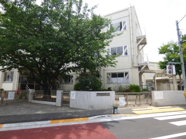 江戸川区立本一色小学校：154m