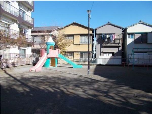 上十条五丁目東緑地遊び場：320m
