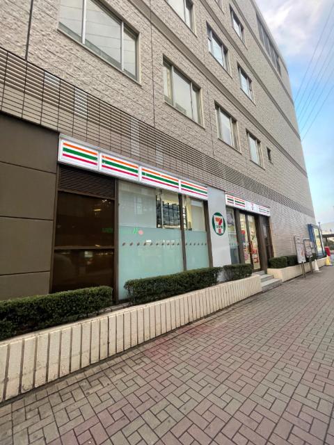 セブンイレブン江戸川一之江駅前店：190m