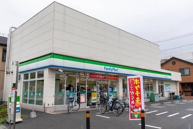 ファミリーマート西新井栄町一丁目店：370m