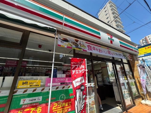セブンイレブン新宿神楽坂駅西店：96m