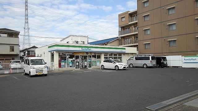 ファミリーマート　川口戸塚店：900m