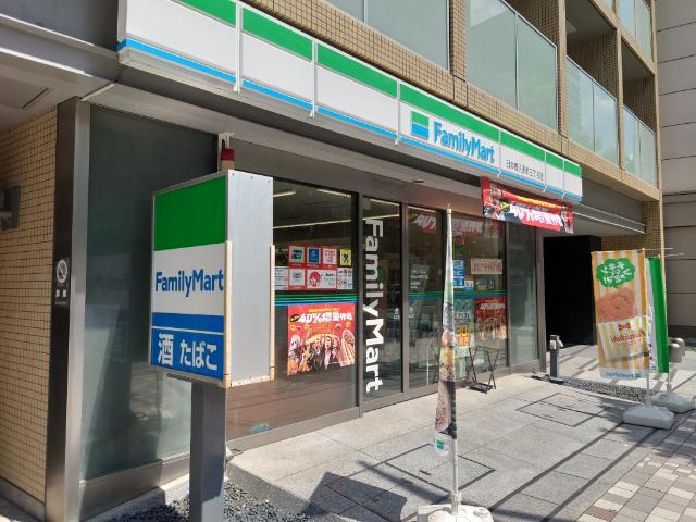 ファミリーマート日本橋人形町三丁目店：110m