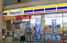 ミニストップ信濃町駅北口：650m