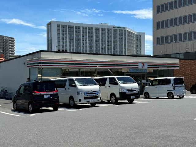 セブンイレブン成田花崎町店：556m