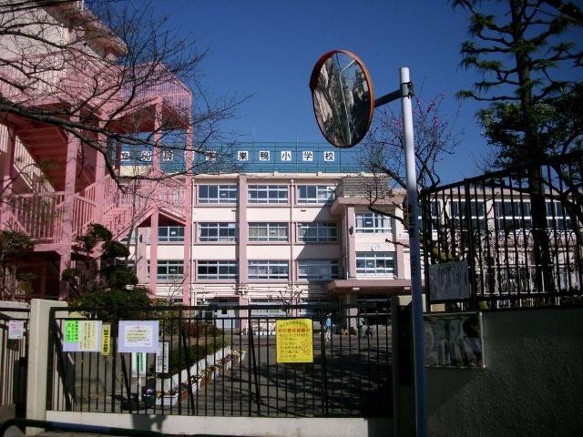 豊島区立巣鴨小学校：401m