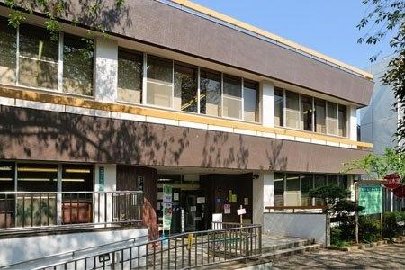 豊島区立巣鴨図書館：721m