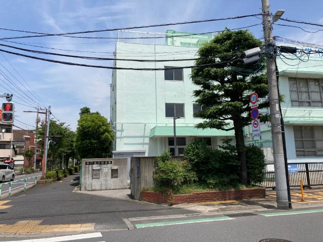 葛飾区立奥戸地区図書館：915m