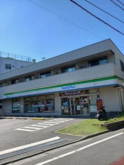 ファミリーマート：220m