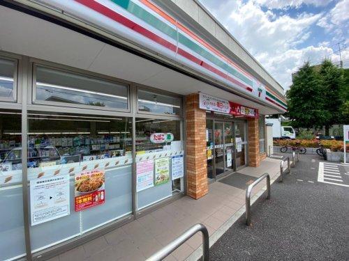 セブンイレブン板橋交通公園前店：196m