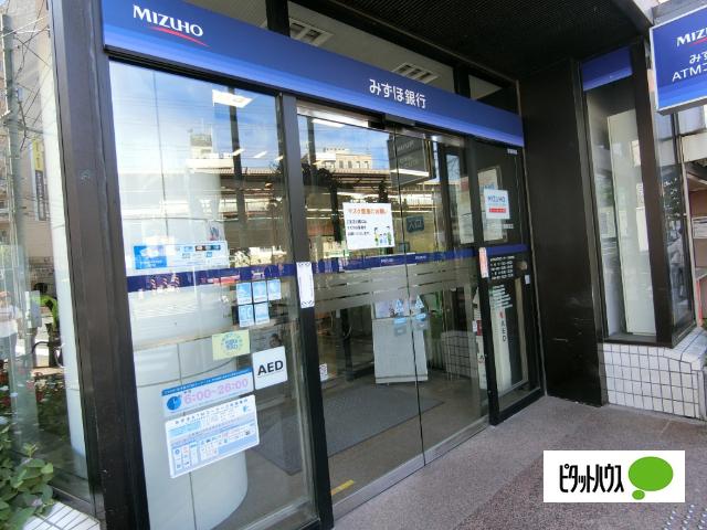 みずほ銀行綾瀬支店：195m