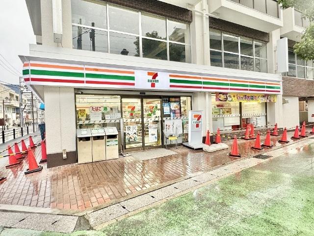 セブンイレブン：270m