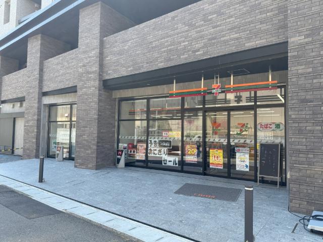 セブンイレブン朝霞台駅西店：5m