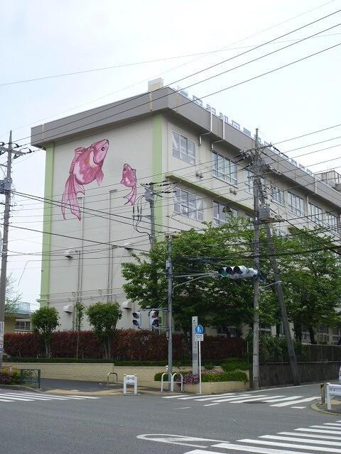 江戸川区立一之江第二小学校：605m