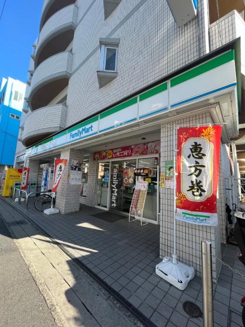 ファミリーマート稲田堤駅前店：226m