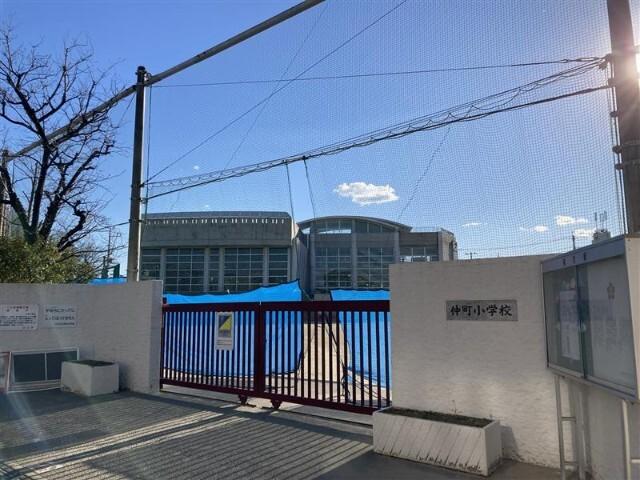 川口市立仲町小学校：401m