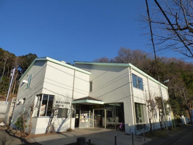 調布市立図書館若葉分館：467m