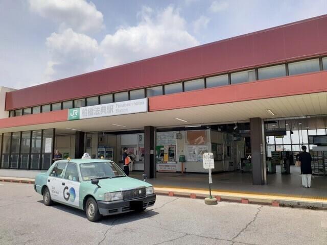 船橋法典駅：1400m