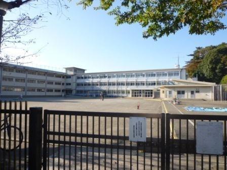 調布市立若葉小学校：357m