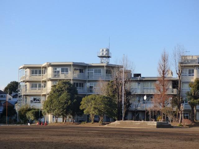 調布市立第四中学校：229m
