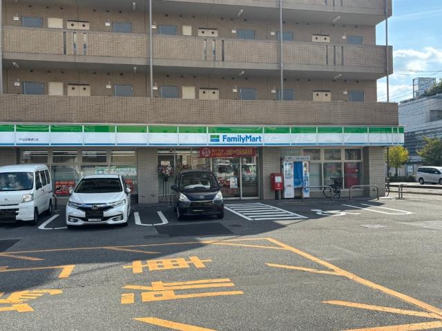 ファミリーマート戸田全農通り店：267m