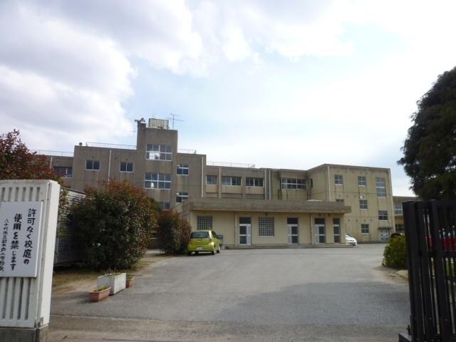 八千代市立新木戸小学校：697m