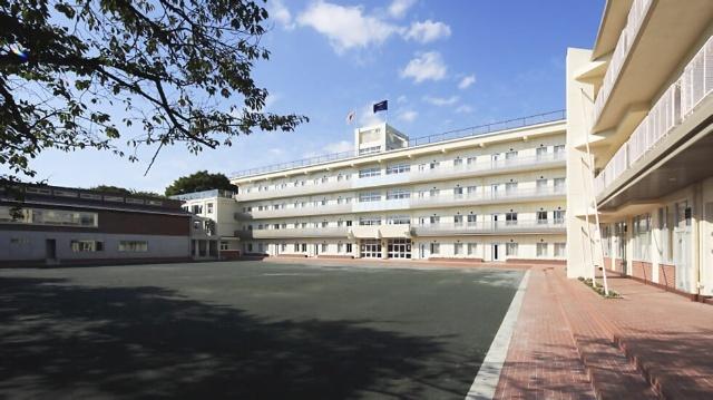 私立八雲学園中学校：936m