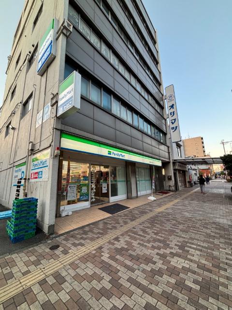 ファミリーマート横浜青木町店：317m