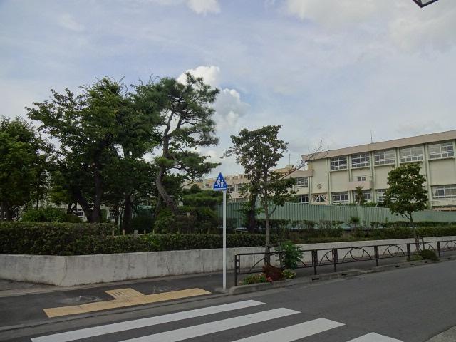 葛飾区立半田小学校：688m