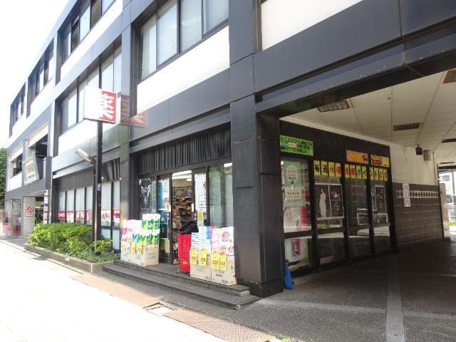 くすりの福太郎西新井大師前駅店：526m
