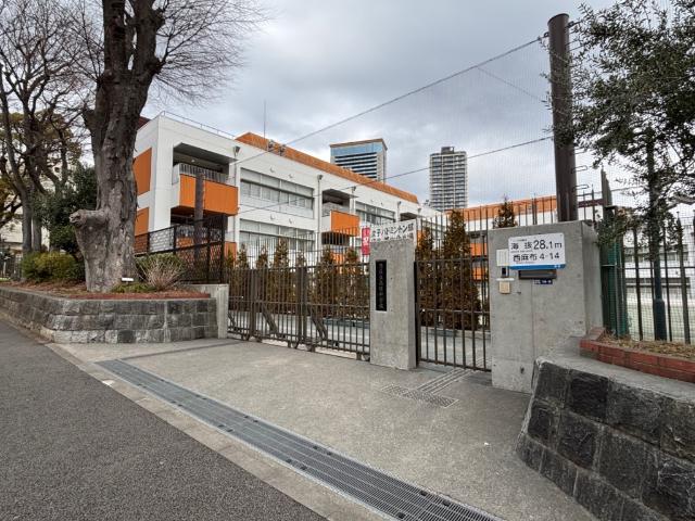 港区立高陵中学校：770m