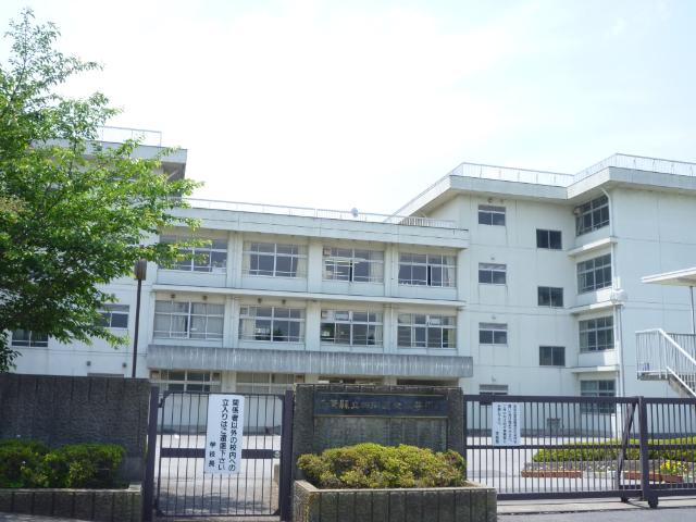 千葉県立四街道高校：429m