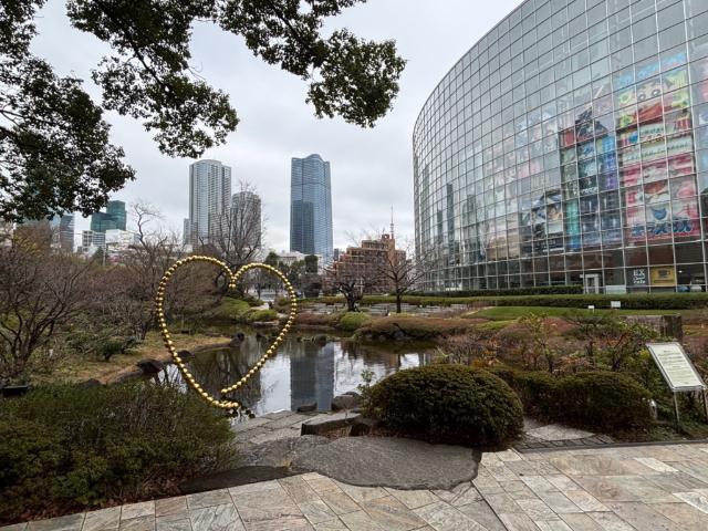毛利庭園：572m