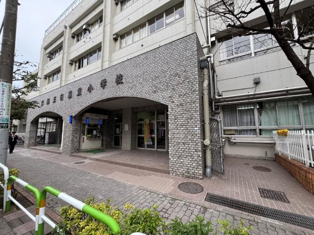 荒川区立第三日暮里小学校：359m