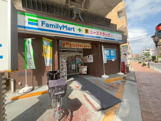 ファミリーマートニーズ浦安店：346m