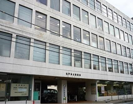 松戸市立図書館：177m