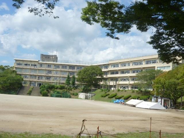 我孫子市立久寺家中学校：1461m