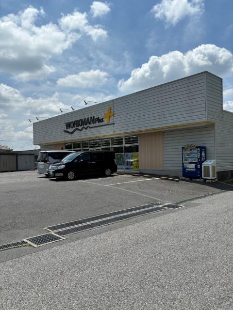 ワークマンプラス成田美郷台店：117m
