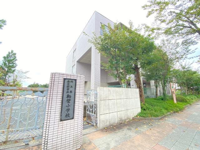 春日部市立粕壁小学校：728m