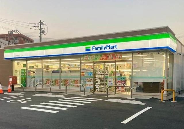 ファミマ　さいたま曲本2丁目店：280m
