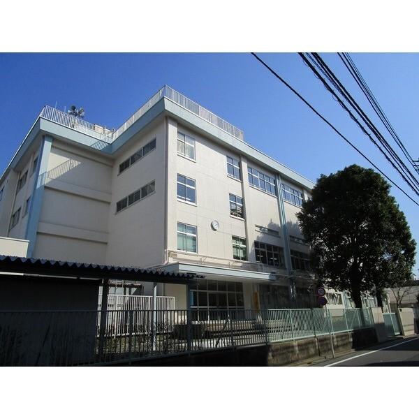 江戸川区立西葛西中学校：930m